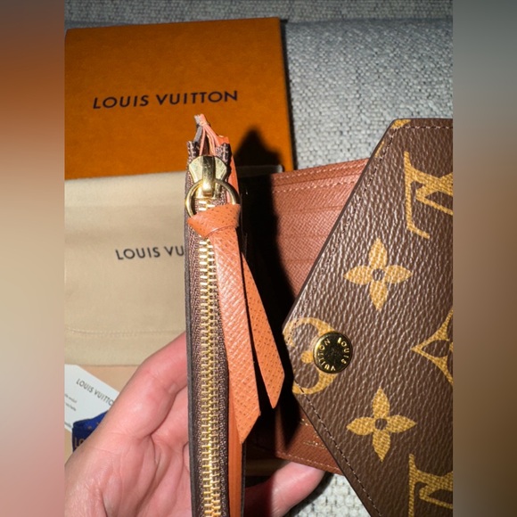 SOLD. Louis Vuitton Monogram Victorine Trifold Wallet - Picture 5 of 9